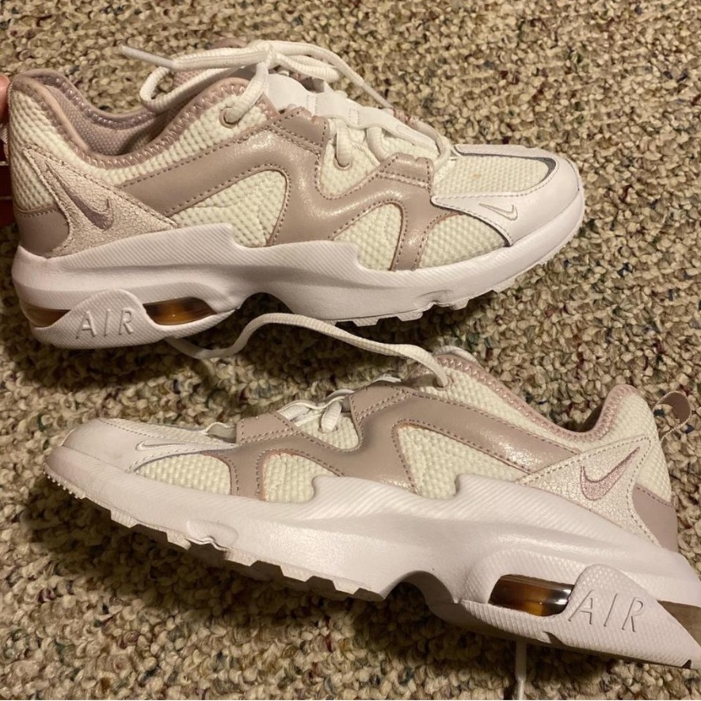 Nike Women’s Air Max Graviton ‘Barely Rose’